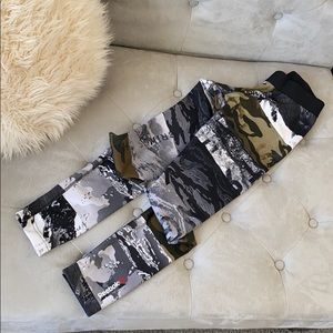 Reebok Camo Leggings! 💚🖤